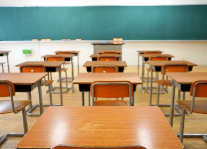 Mësimdhënësit propozojnë shkollën fillore deri në klasë të tetë, njohësit e arsimit kanë dilema