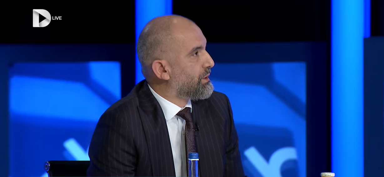 Abrashi: Pa presione, kushtëzime e zarfe ndërkombëtare u zgjodh presidentja