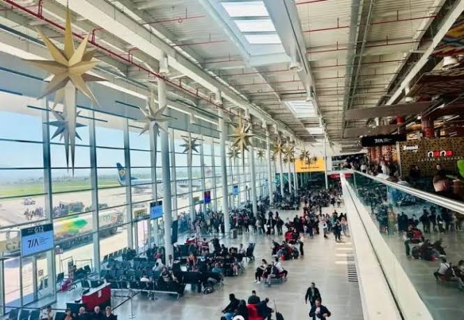 Aeroporti i Tiranës mohon ndërprerjen e fluturimeve: Operojmë me kapacitet të plotë