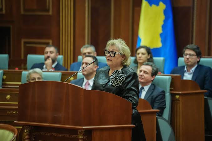Presidentja pritet ta kthejë nesër në Kuvend ligjin për Dhomat e Specializuara
