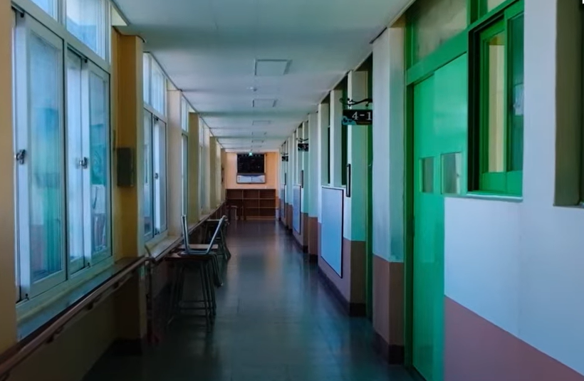 Rrahja e të miturës në Gjilan nga bashkëmoshataret, familja largohet nga Kosova
