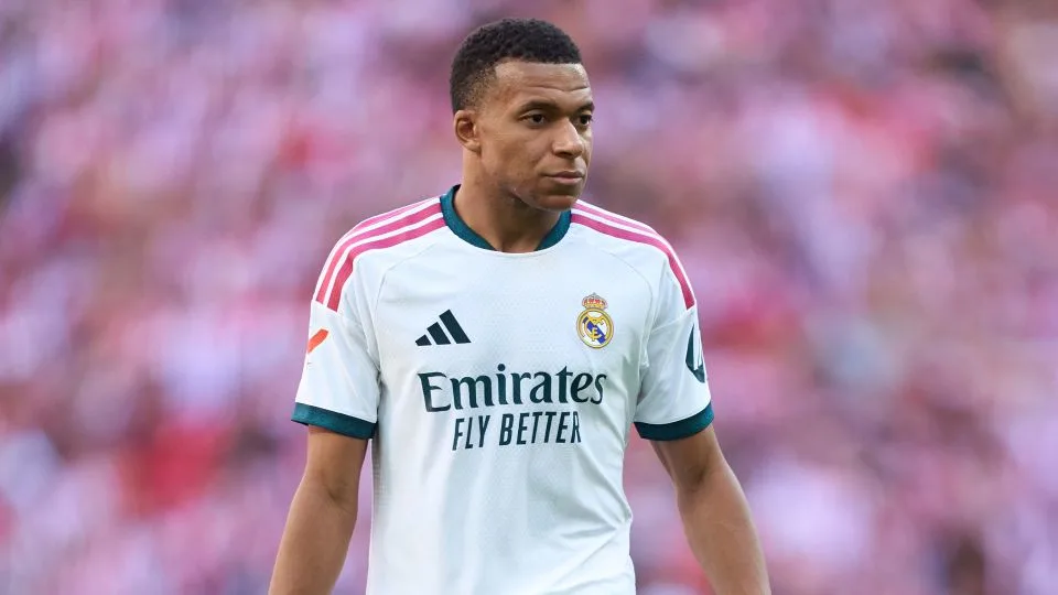 Mbappe kërkon falje për komentet për Mao Ce Dunin pas reagimeve në Kinë