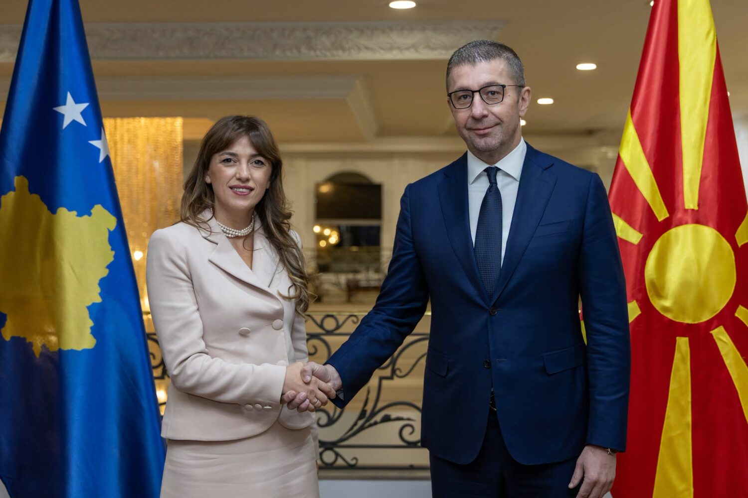 Mickoski pret Haxhiun: Folëm për avancimin e bashkëpunimit dhe forcimin e marrëdhënieve mes dy vendeve