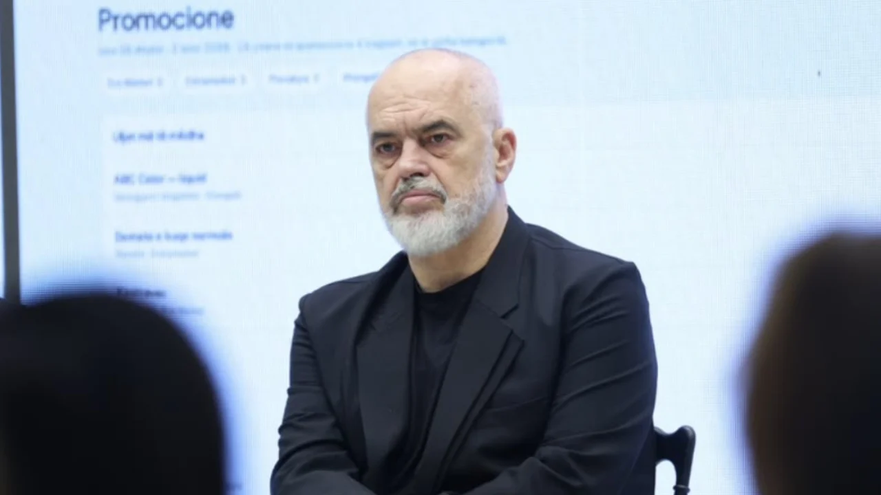 Rama nis “spastrimet” në administratë, i kërkon ministrave dorëheqjet e të gjithë drejtorëve të institucioneve
