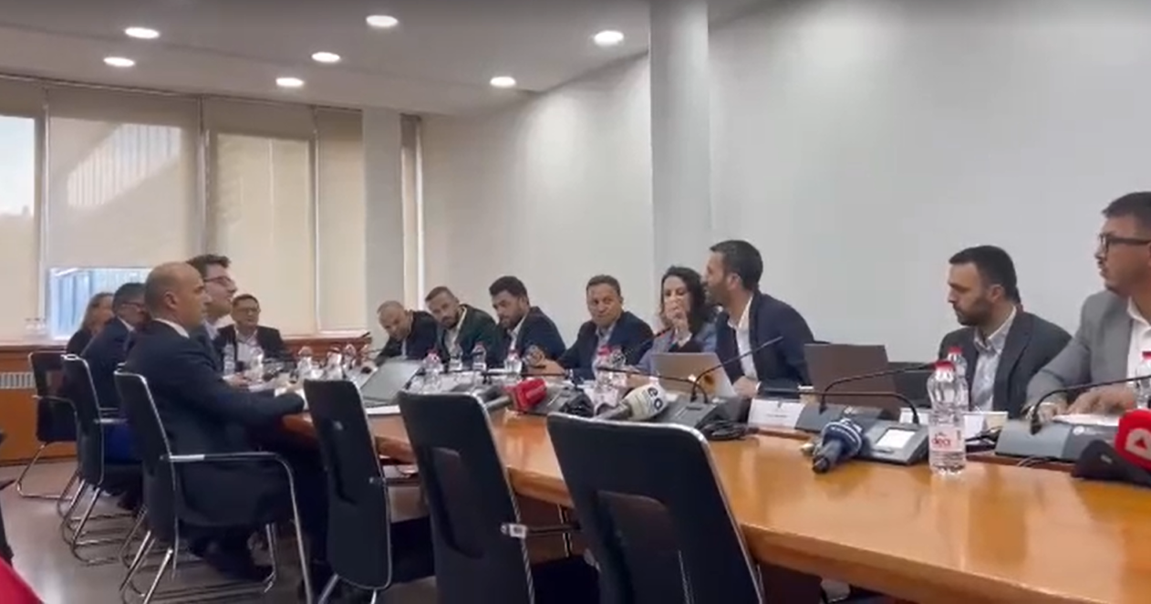 Përplasje mes Rrahmanit dhe Muratit për pagat e punonjësve të strukturave paralele