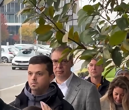 Vuçiqit nuk i lejohet të votojë pa pritur radhën, detyrohet të presë si qytetarët e tjerë