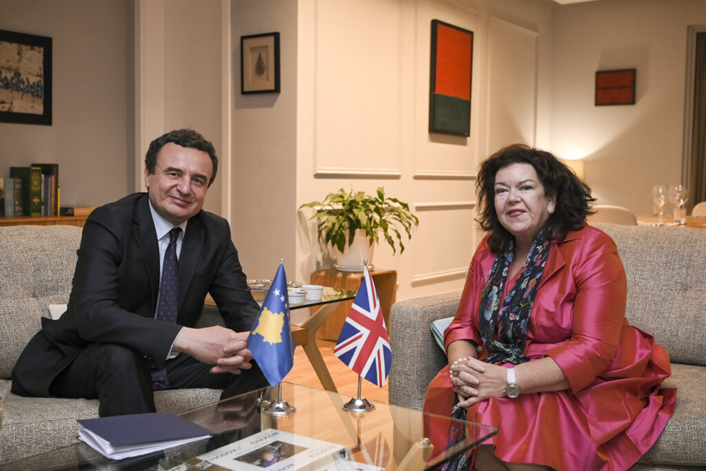Kurti bisedon me të dërguarën britanike për Ballkanin, ajo e uron për funksionalizimin e institucioneve